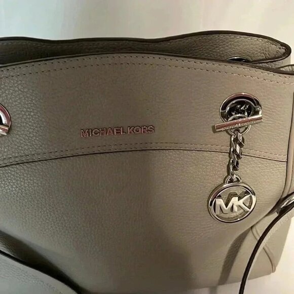 MICHAEL KORS CONVERTIBLE GREY PEBBLED CROSSBODY PURSE SHOULDER BAG SILVER ACCENT - Picture 2 of 12